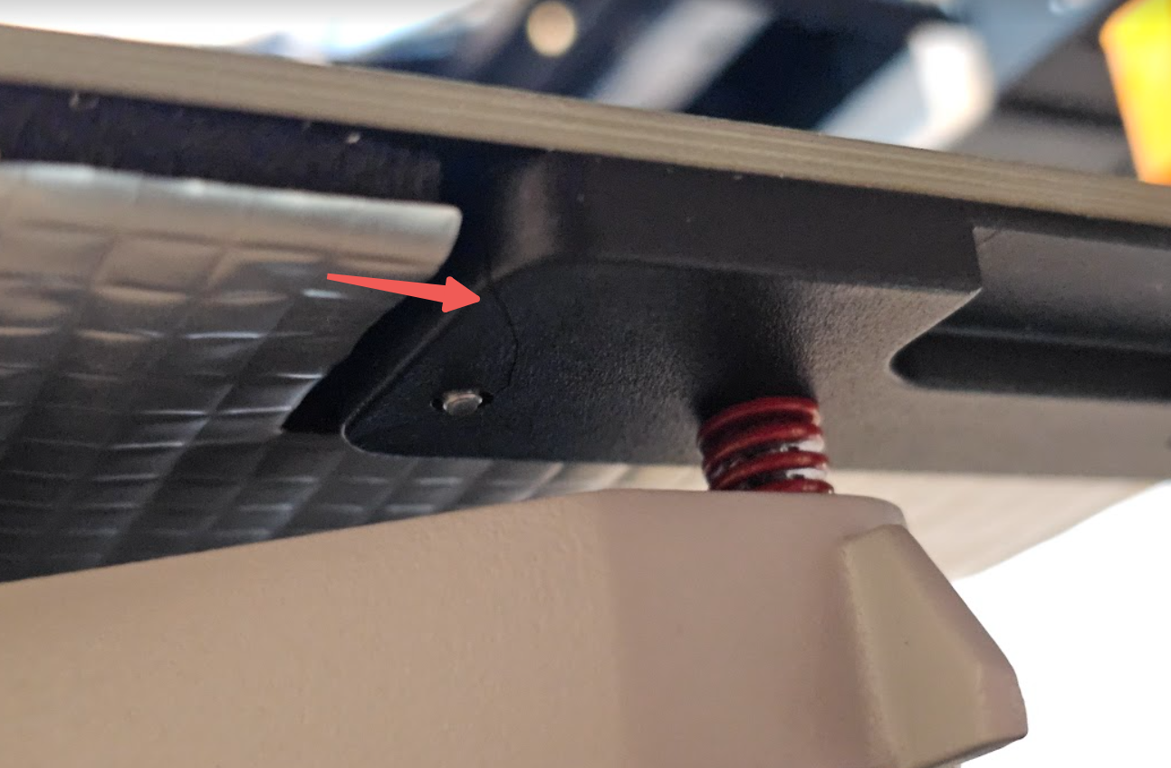 j1_cracked_platform_clamp.png